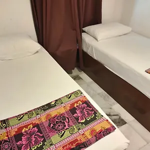 2* Hotel OYO 90273 Mz Hotel