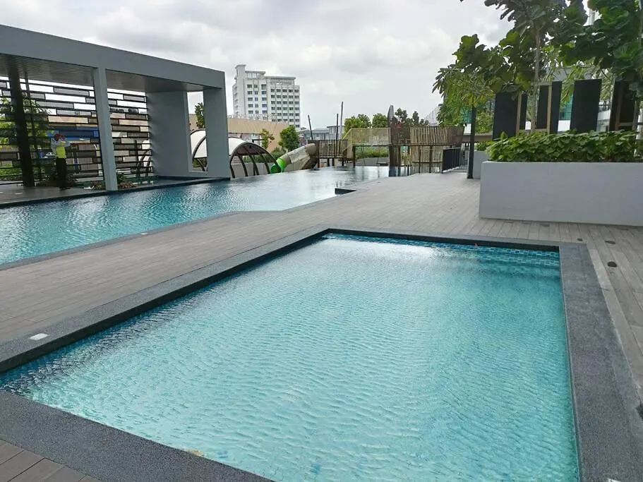 Cozy Sky Trees Bukit Indah With Smart Tv L Pool B8 Apartamento Johor Bahru